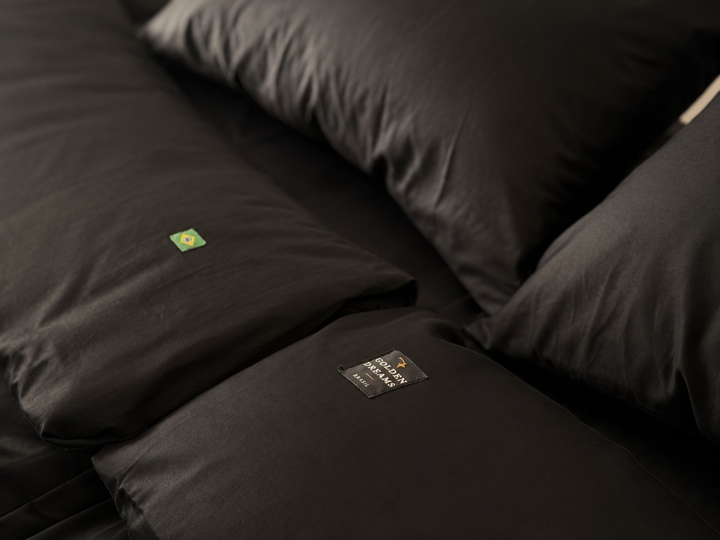 Etiqueta Golden Dreams Brasil no duvet Aurora preto
