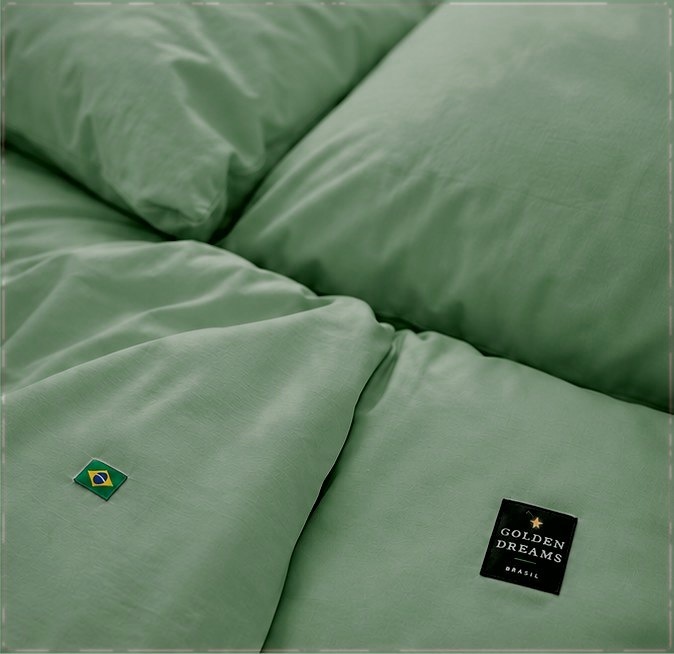 Etiqueta Golden Dreams costurada na capa