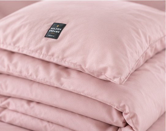 Capa e fronha Nuvem Rosa dobradas